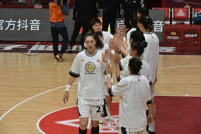 积分榜方面，皇马45分登顶，阿拉维斯16分第15。